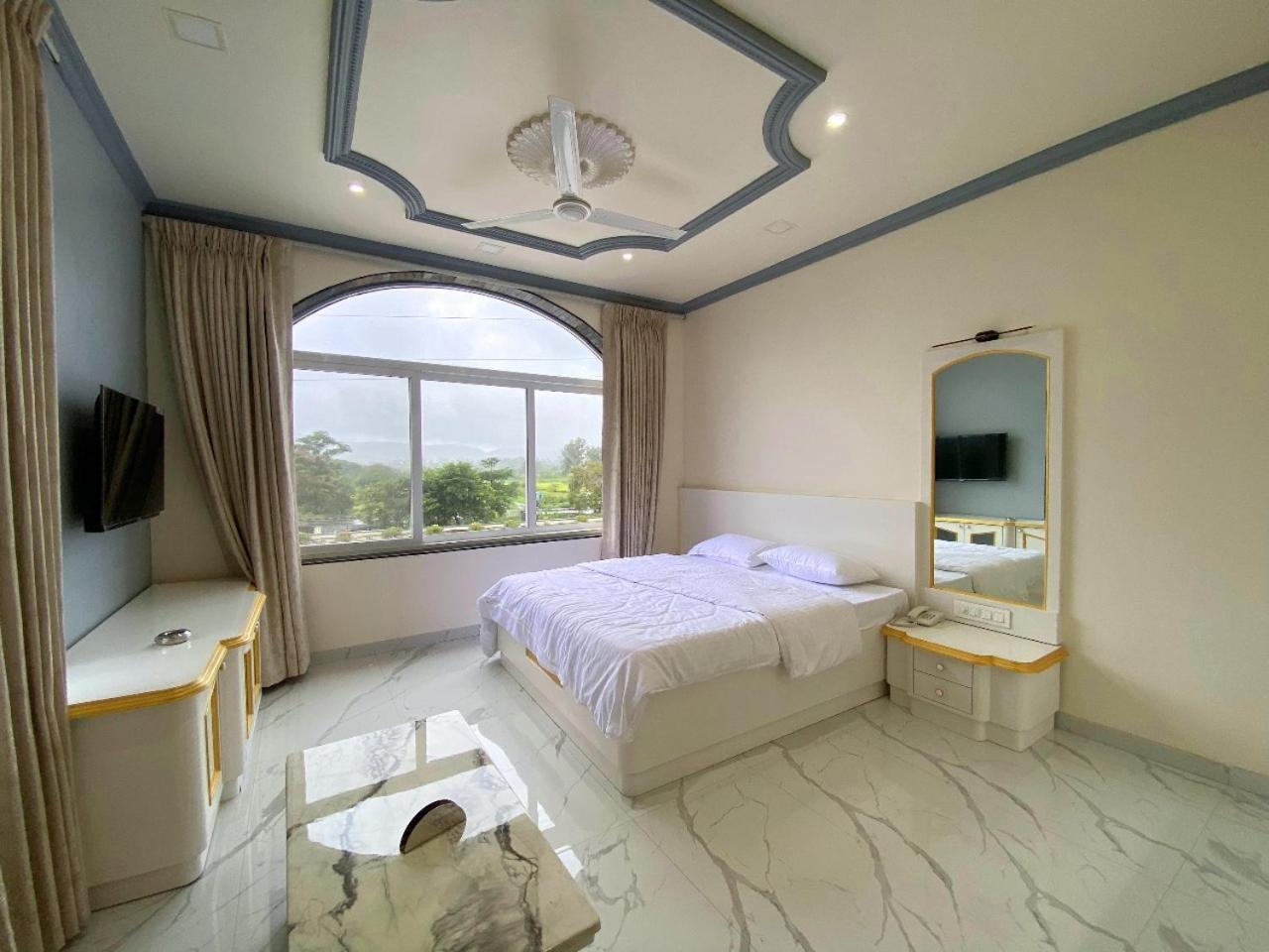 Vedika Garden Hotel Lonavala Eksteriør billede