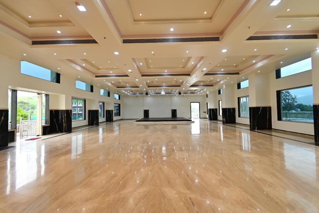 Vedika Garden Hotel Lonavala Eksteriør billede