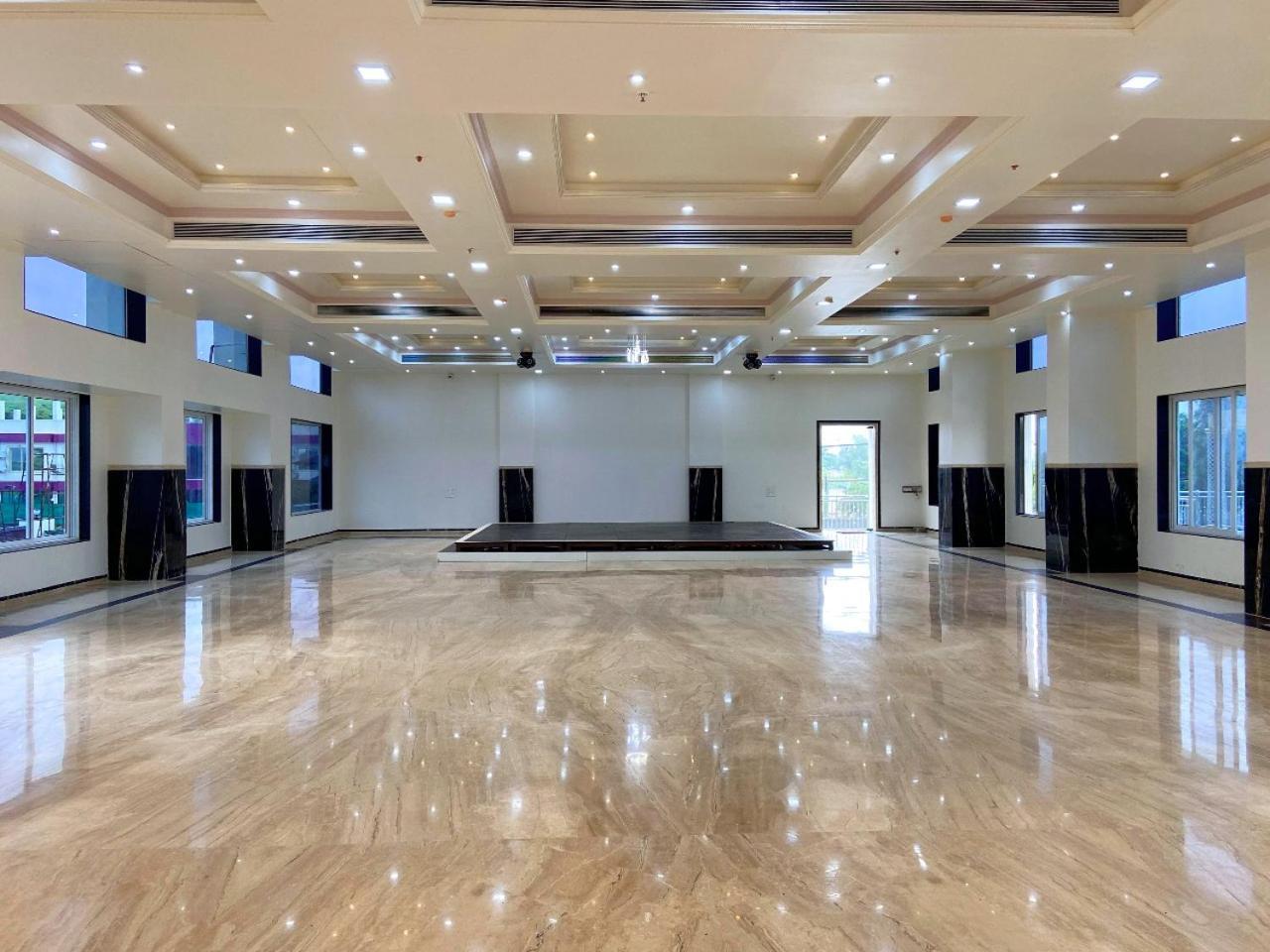 Vedika Garden Hotel Lonavala Eksteriør billede