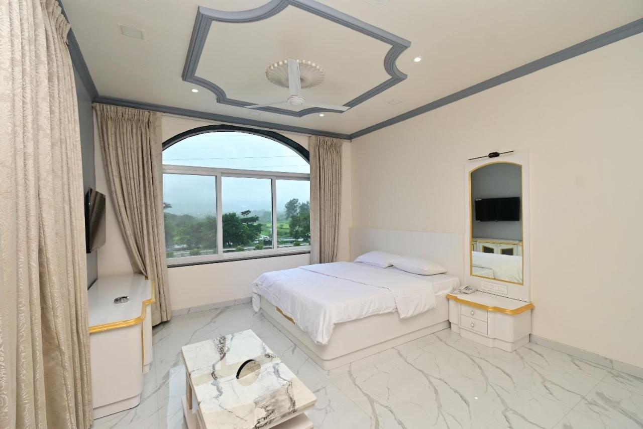 Vedika Garden Hotel Lonavala Eksteriør billede